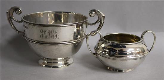 An Edwardian silver two handled small rose bowl and a silver sugar bowl, 12 oz.